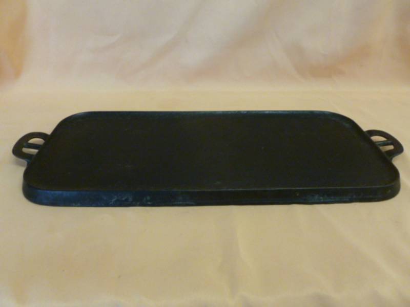 lot 51 image: Vintage Wagner Cast Iron Pan