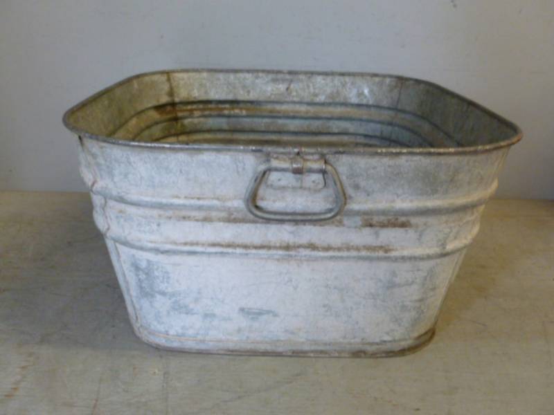 lot 52 image: Vintage Laundry Tub