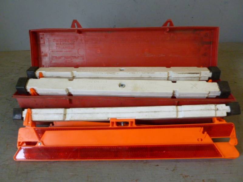 lot 67 image: Emergency Reflector Kit