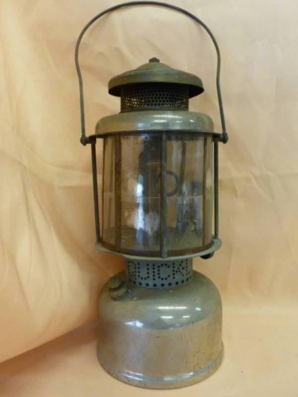 lot 68 image: Vintage Coleman Lantern
