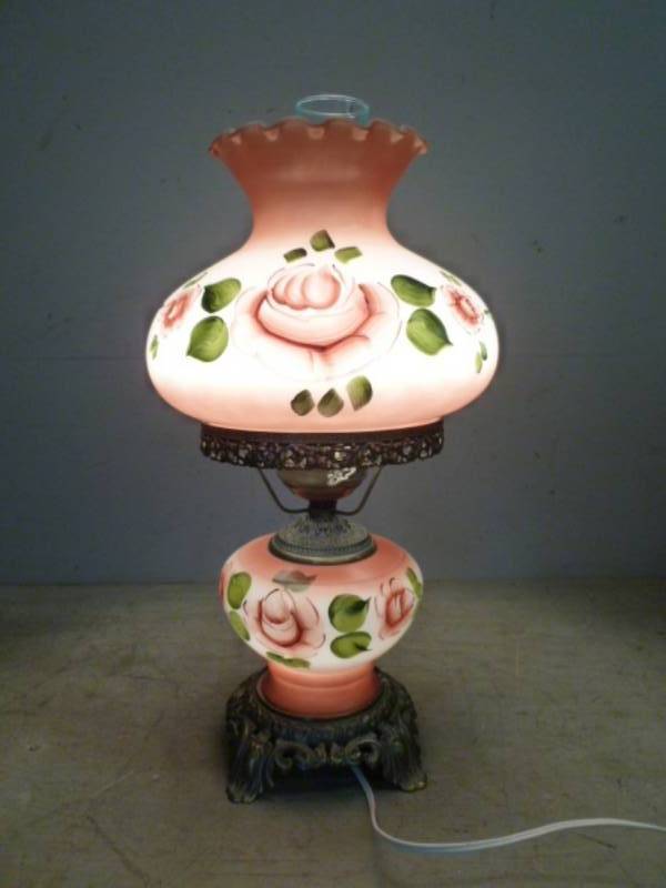 lot 82 image: Vintage Lamp