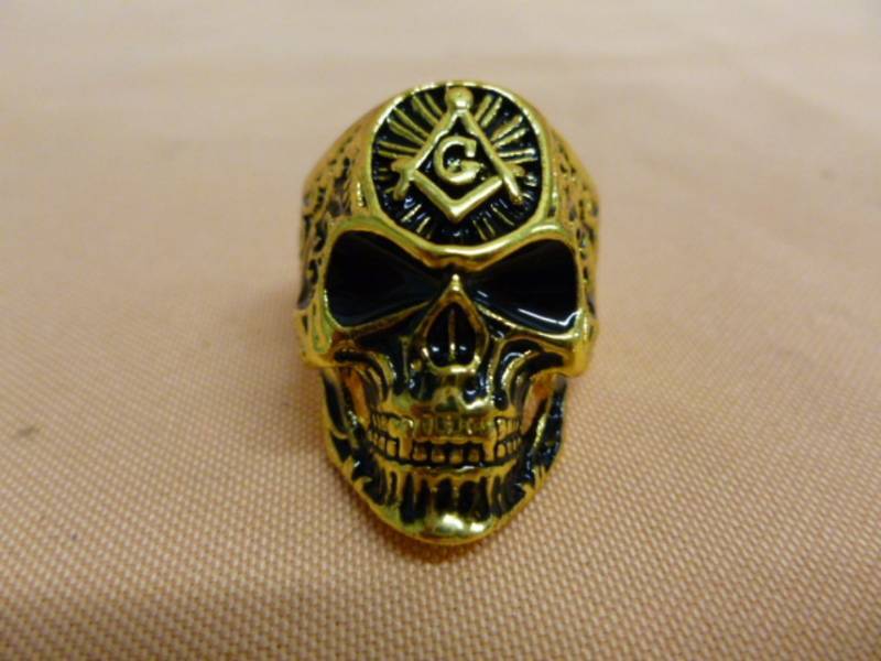 lot 90 image: Mens Ring
