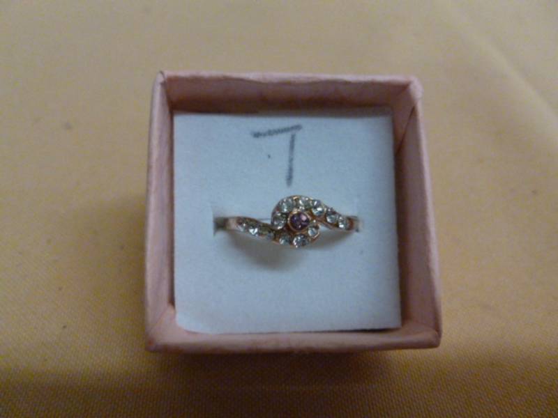 lot 96 image: Ladies Ring