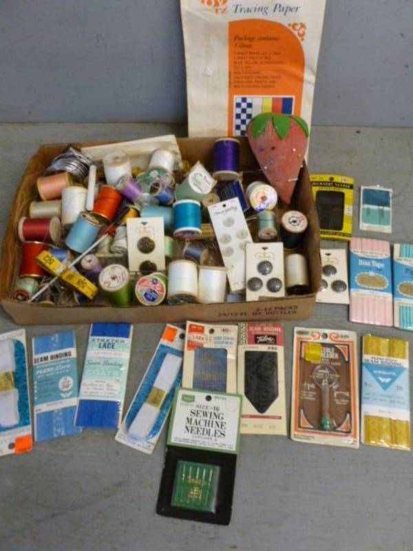 lot 109 image: Vintage Sewing Items