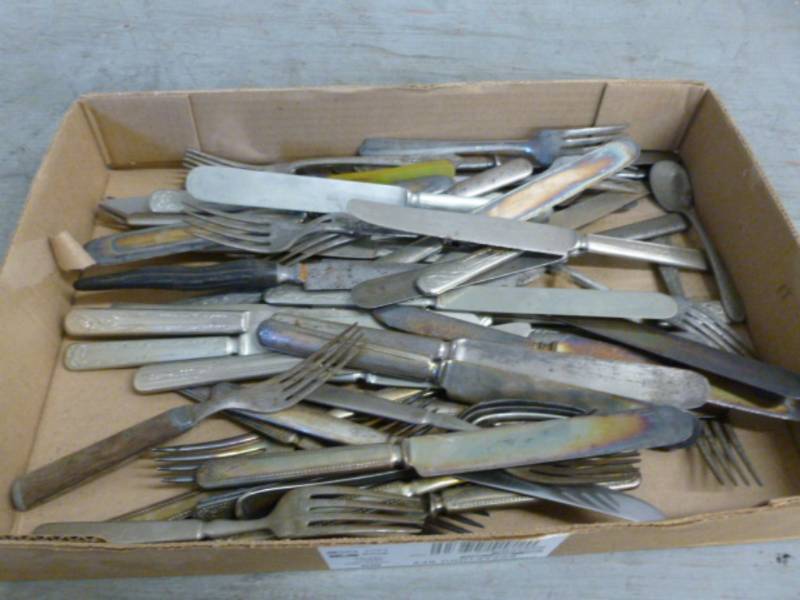 lot 115 image: Vintage Silverplate Flatware