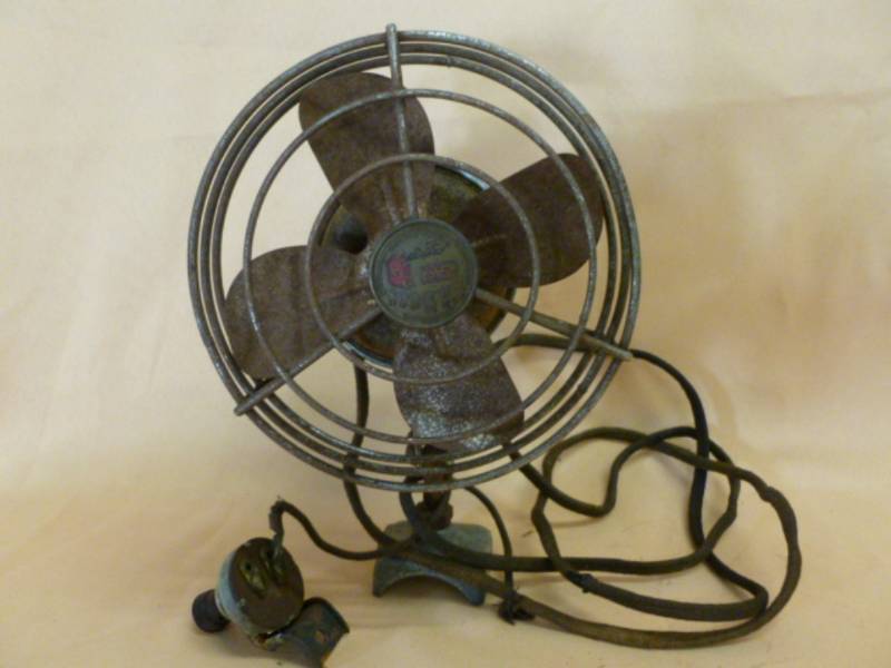 lot 148 image: Vintage Fan