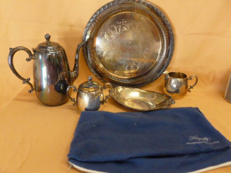 lot 151 image: Vintage Silverplate Set