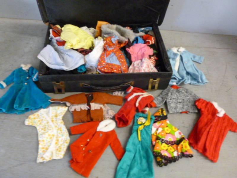 lot 166 image: Vintage Doll Clothes