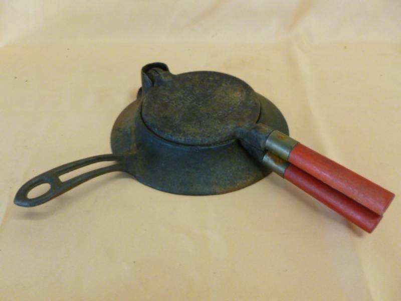 lot 172 image: Antique Krumkake Iron