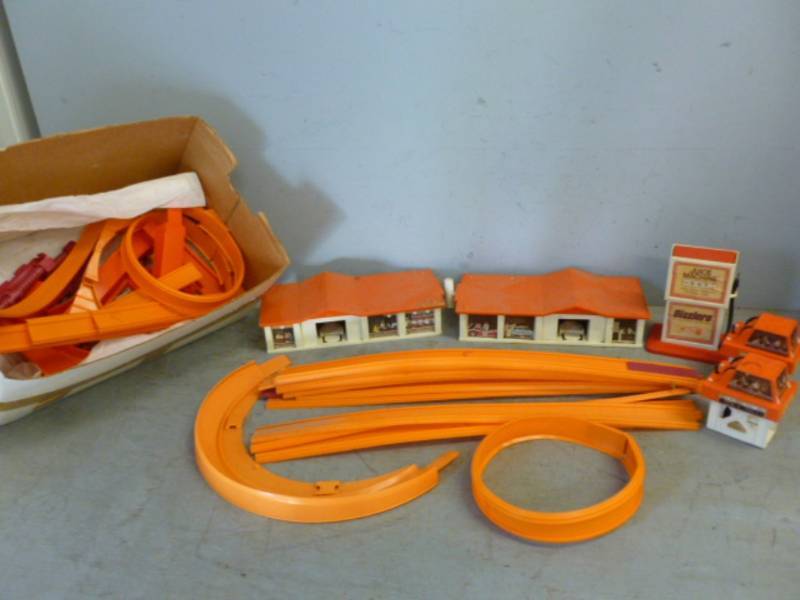 lot 175 image: Vintage Race Set