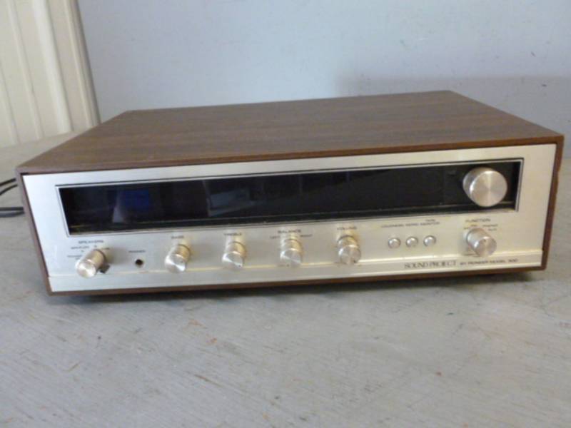 lot 176 image: Vintage Electronics