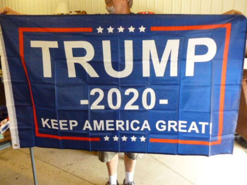 lot 185 image: Trump Flag