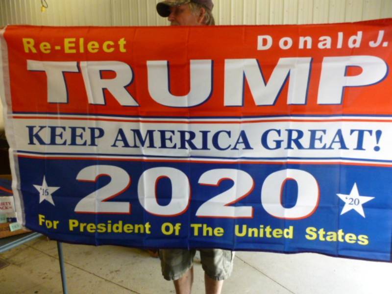 lot 186 image: Trump Flag