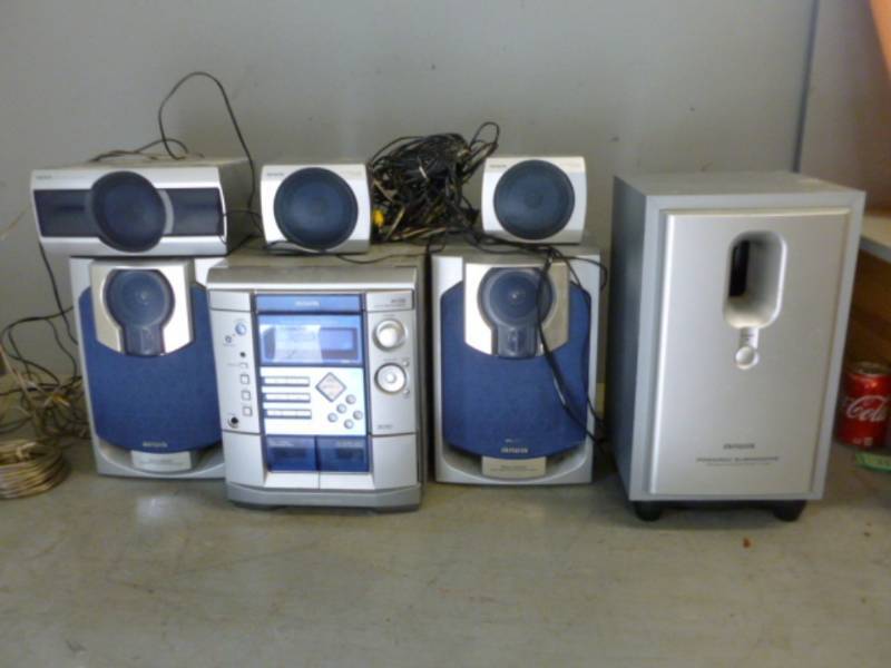 lot 195 image: Aiwa Stereo