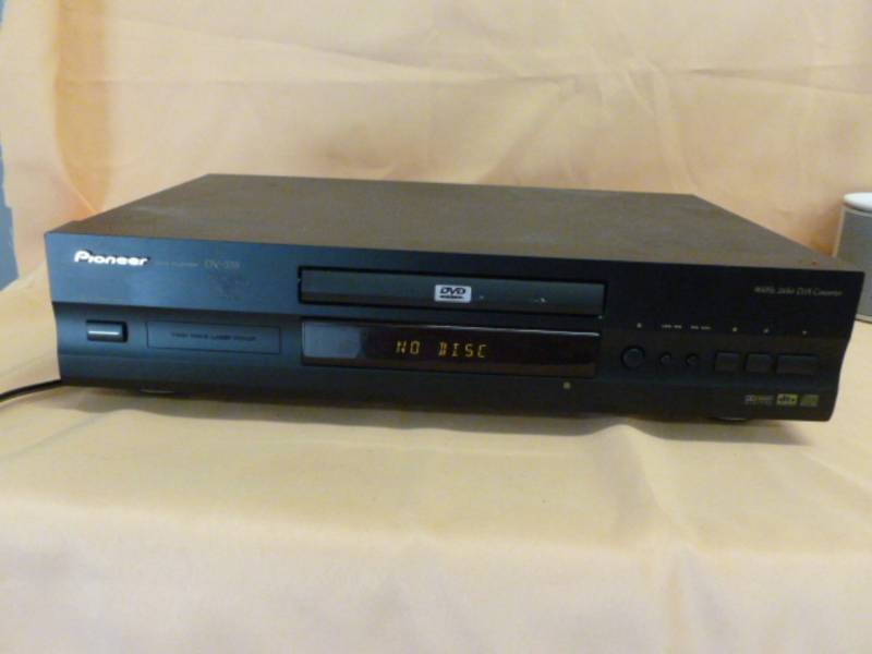 lot 196 image: Pioneer DVD Player