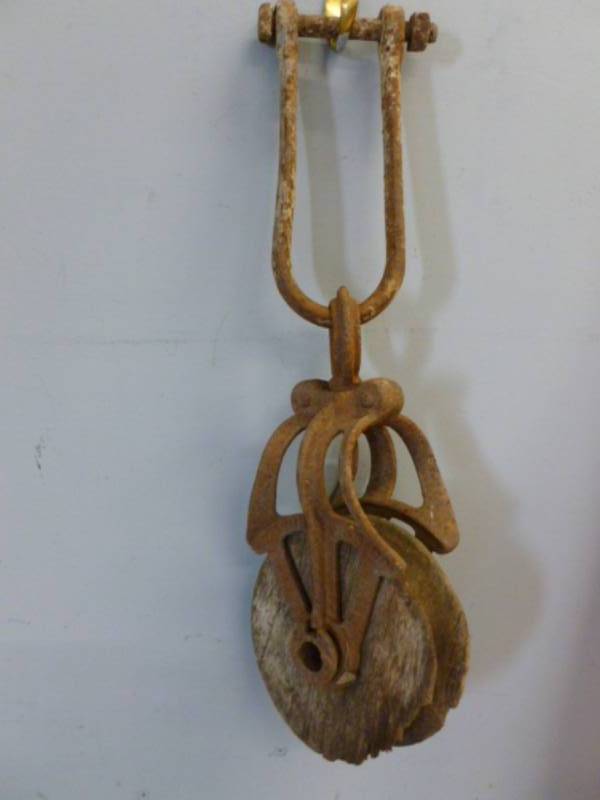 lot 219 image: Vintage Barn Pulley