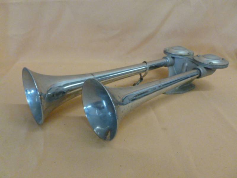 lot 224 image: Vintage Truck Horn
