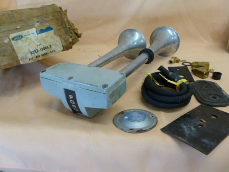 lot 225 image: Vintage Truck Horn