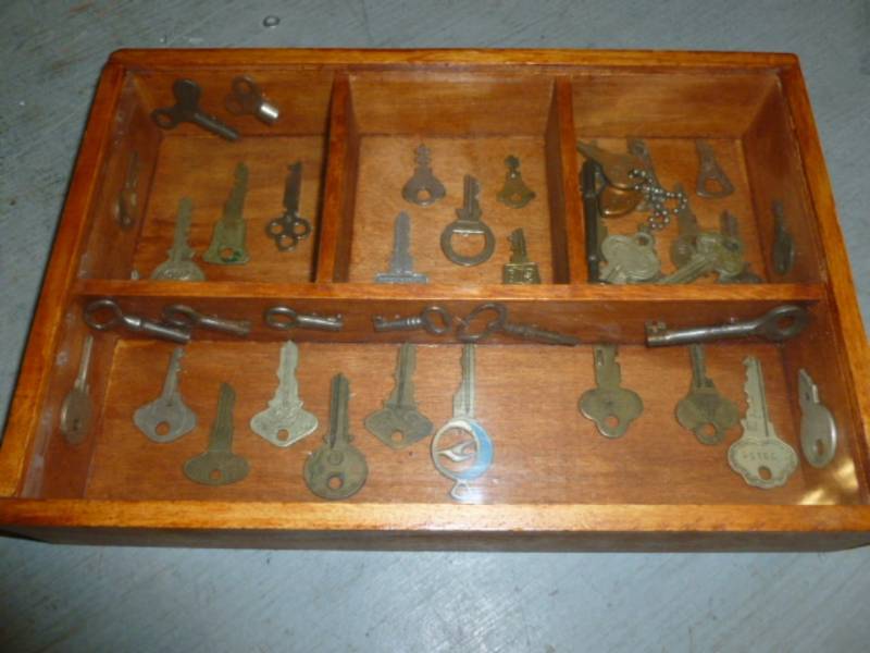 lot 234 image: Key Display