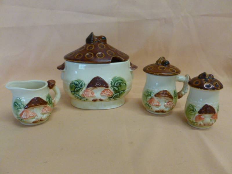 lot 244 image: Vintage Kitchen Set