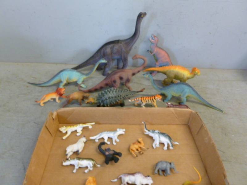 lot 247 image: Dinosaur Toys