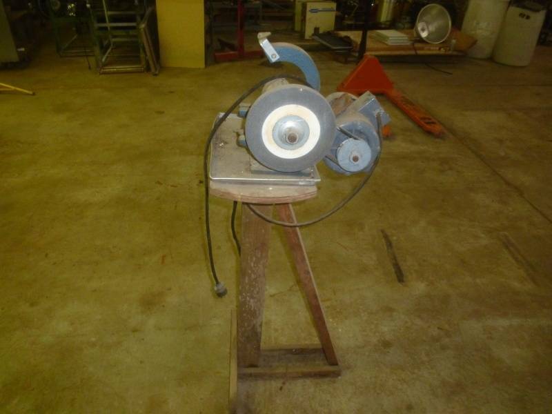 lot 10 image: Grinder On Stand