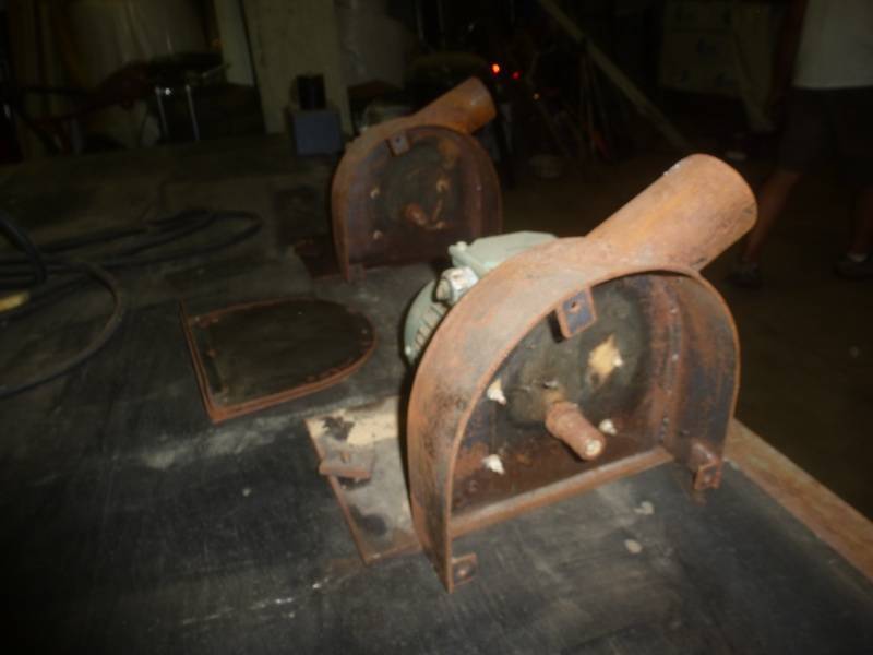 lot 44 image: Leroy Somer Trim Saws