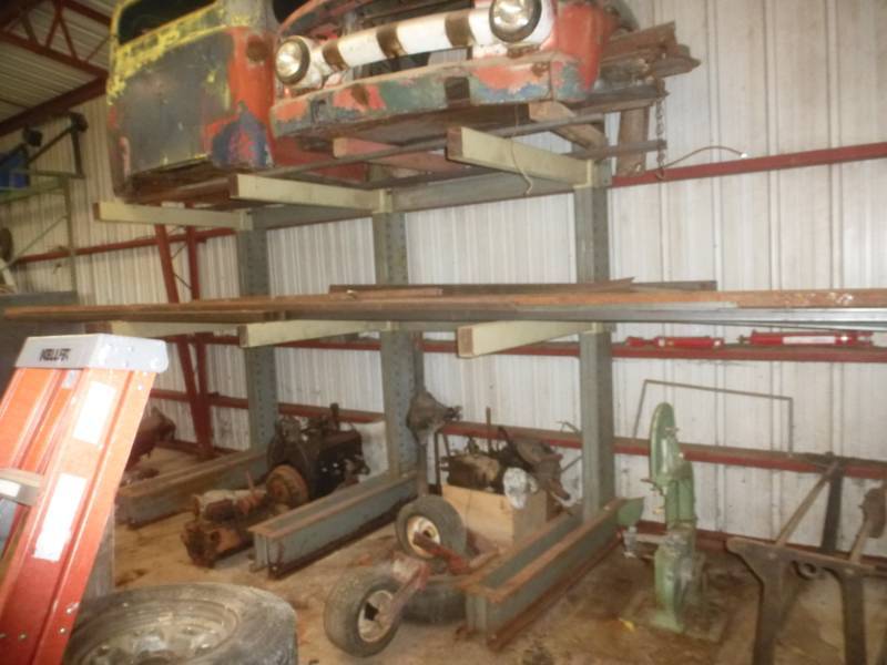 lot 60 image: Cantilever Steel Rack