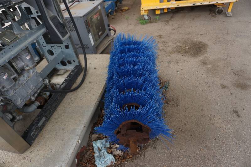 lot 18 image: 48 Skid Loader Skid Steer Sweeper Broom