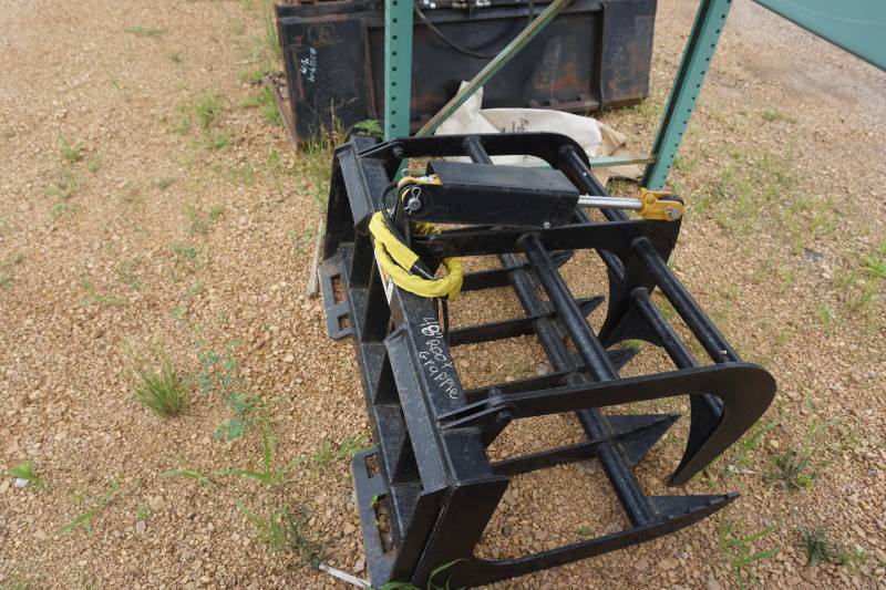 lot 16 image: Universal Mount Bobcat Skid Loader Skid Steer 48 Root Grapple Bucket