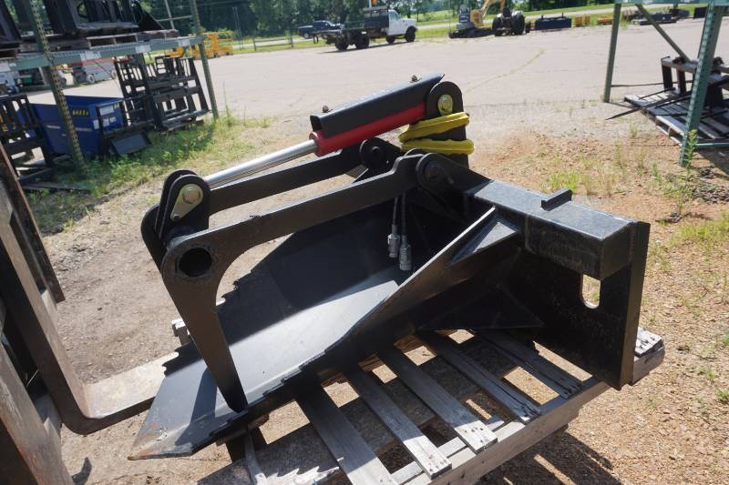lot 14 image: Universal Mount Bobcat Skid Loader Skid Steer Hydraulic Stump Grapple Bucket