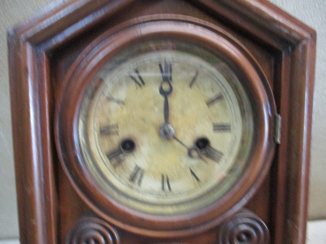 lot 8 image: Ingram Kitchen Clock