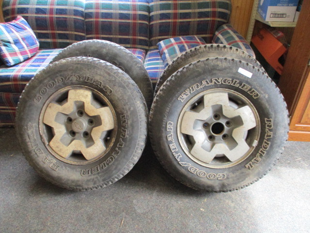 lot 17 image: S10 Rims and Tires