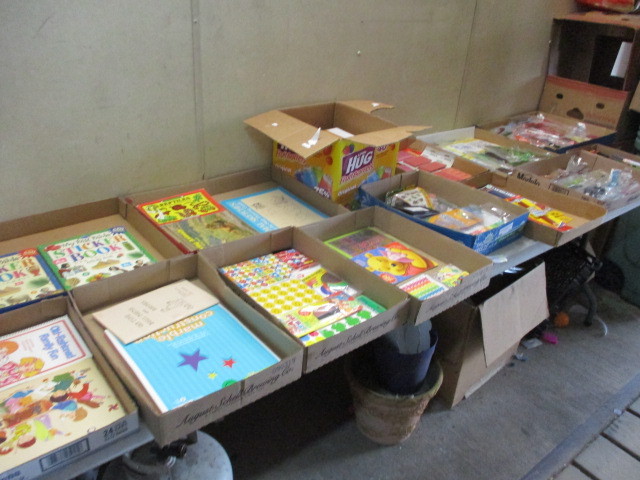 lot 19 image: Craft Supplies