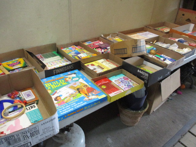 lot 20 image: Craft Supplies