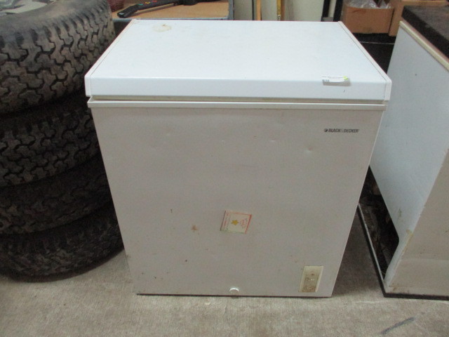 lot 30 image: Black & Decker Freezer