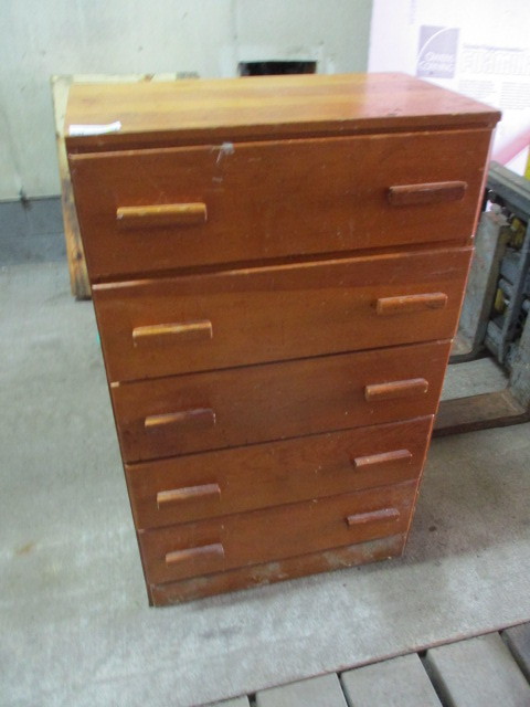 lot 34 image: Chest