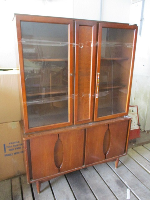 lot 35 image: Curio Cabinet