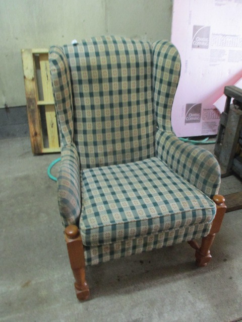 lot 40 image: Bassett Chair