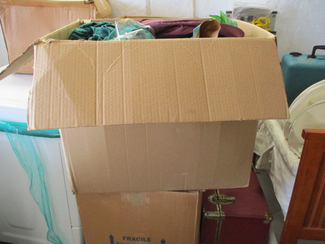 lot 42 image: Household Lot