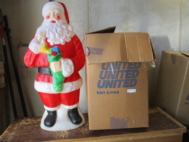 lot 58 image: Christmas Lot