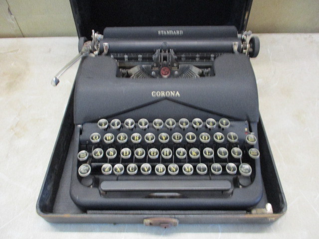lot 59 image: Corona Typewriter