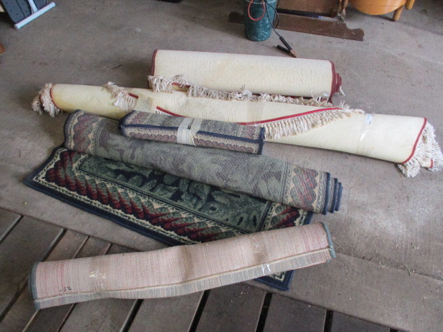 lot 68 image: Rugs