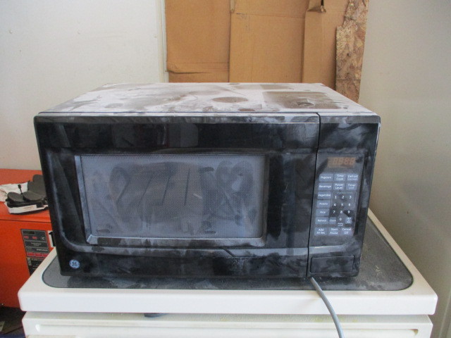lot 77 image: GE Microwave