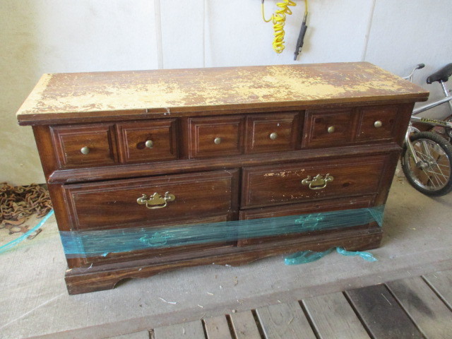 lot 90 image: Dresser