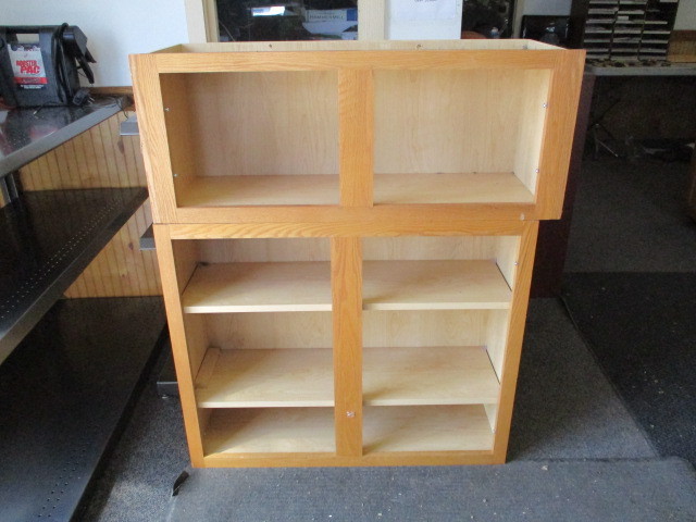 lot 104 image: Shelf unit