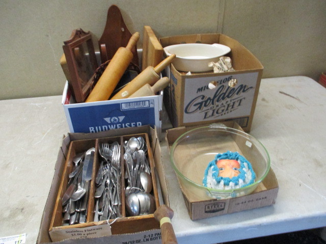 lot 117 image: Kitchen lot and silverware