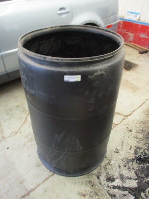 lot 123 image: Plastic Barrel