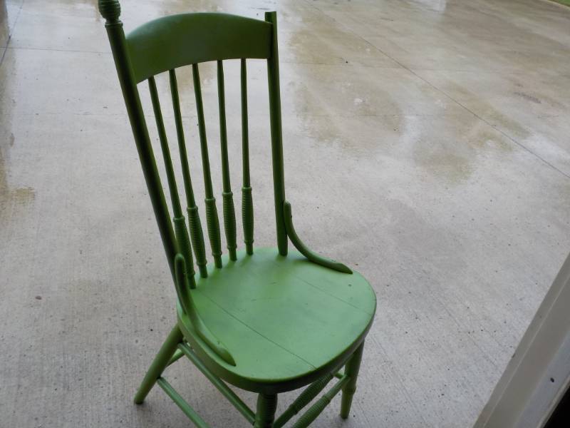 lot 10 image: Green Garden Chair...