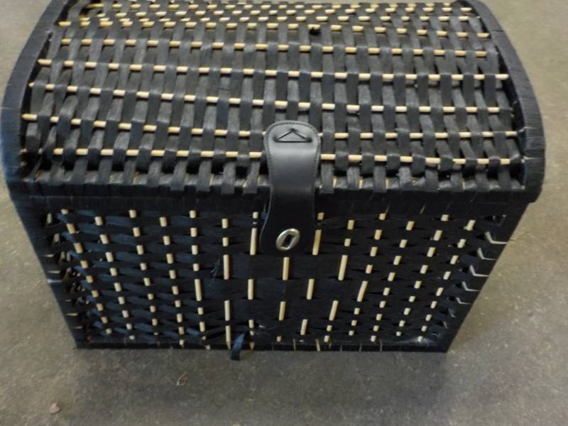 lot 24 image: Trunk 19 x 15 x 12...